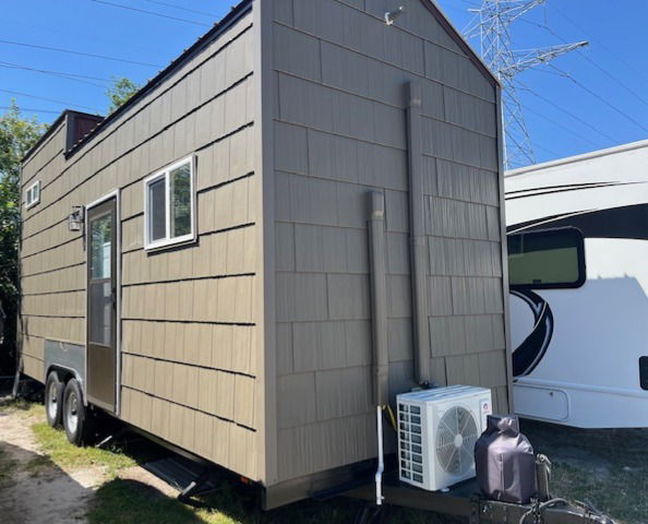Woodworker's Cabin Tiny House on Wheels - 1 bed, 1 bath, 192 sqft in Trinity, Florida